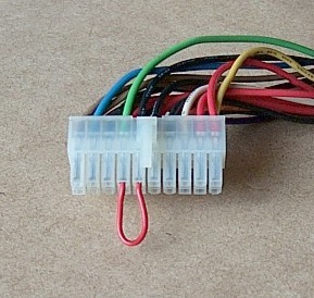 Perchè i cavi dell'alimentatore sono sono colorati 