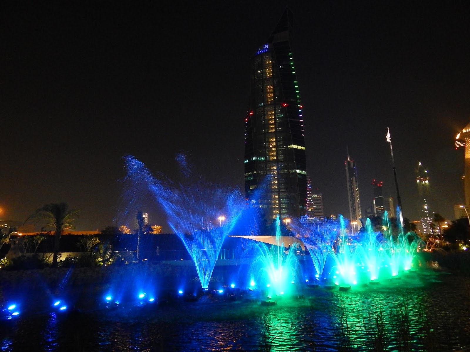 Kuweight 64 Spectacular Musical Fountain At Shaheed Park Q8genie.com added 6 new photos to the album: kuweight 64 blogger