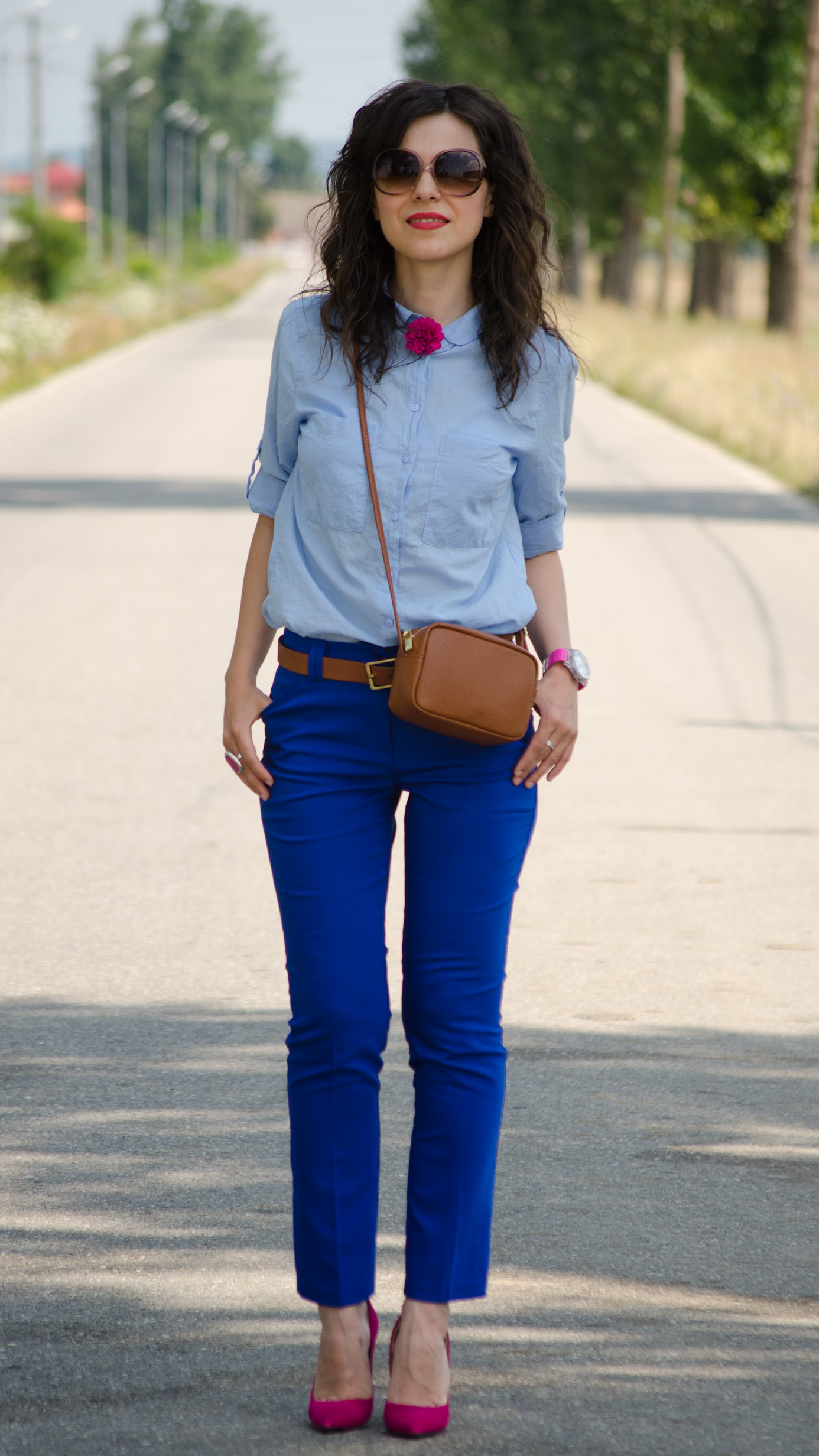 cobalt blue pants koton loose blue boyfriend shirt fuchsia shoes brown beld bag H&M