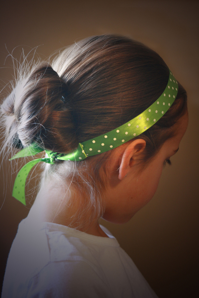 I Like Big Bows Simple elastic ribbon headband tutorial