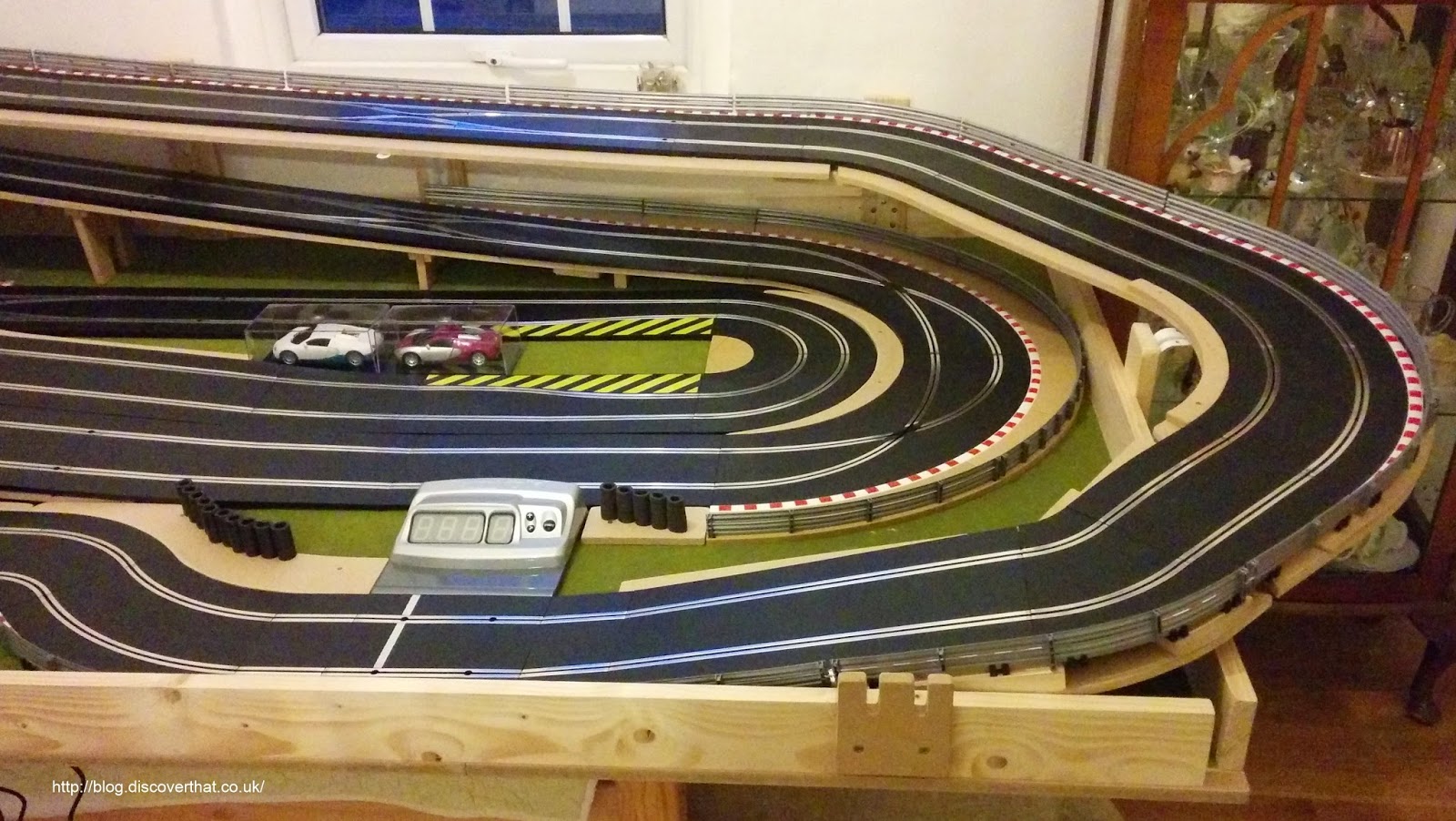 DiscoverThat Journal Four Tier Slot Car Track