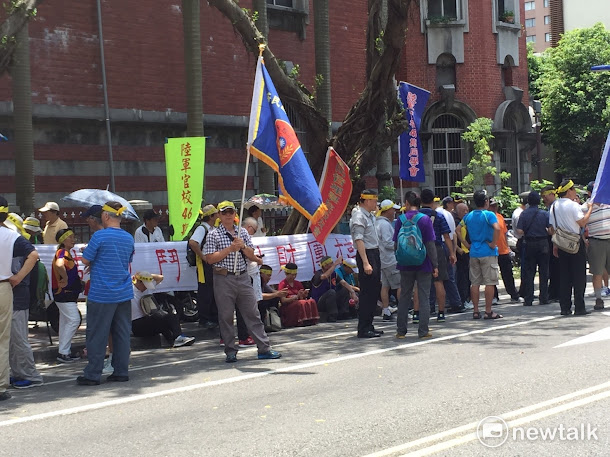總統府發言人林鶴明今(13)日呼籲,在世大運期間,國內應團結一致讓活動順利,這對台灣的國際形象相當重要。至於有特定人士欲假借干擾國際賽事期間以達個人訴求者,「相信社會自有評價」。(資料照) 總統府發言人林鶴明今(13)日呼籲,在世大運期間,國內應團結一致讓活動順利,這對台灣的國際形象相當重要。至於有特定人士欲假借干擾國際賽事期間以達個人訴求者,「相信社會自有評價」。(資料照)