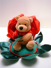 2001 UK DS Zip Up Valentine Rose Pooh
