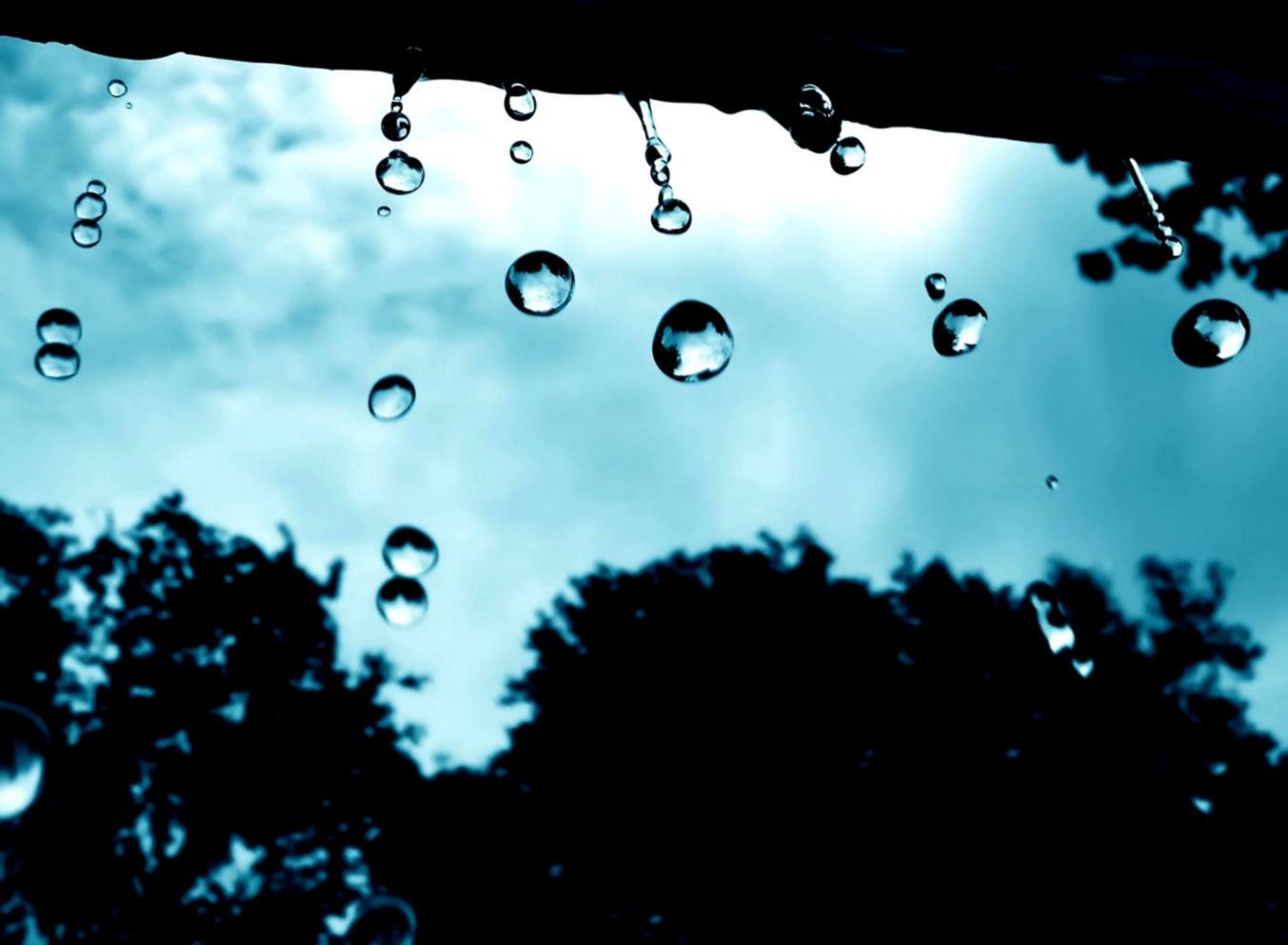Free Download HD Rain Down From The Roof 1440x1080   Download FREE Free Download HD Rain Down From The Roof 1440x1080   Download FREE