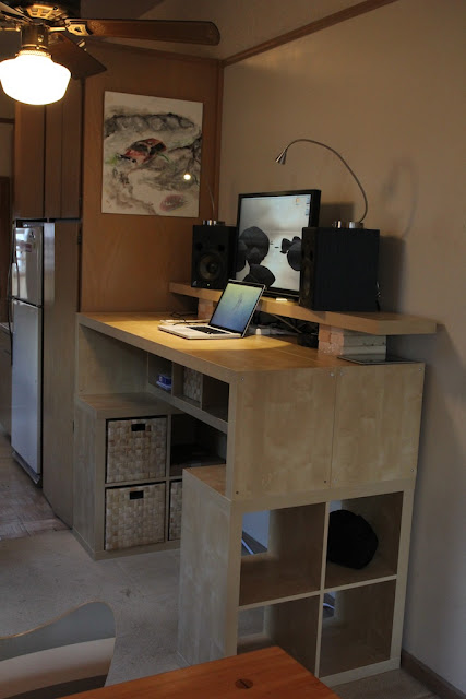 Photo of Expedit standing desk featured on IKEA Hackers