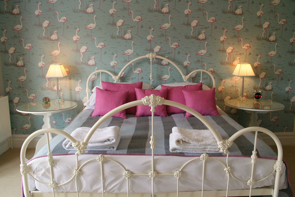 Esdesign: Wallpaper Wednesday: Cole And Son 'Flamingos Esdesign: Wallpaper Wednesday: Cole And Son 'Flamingos