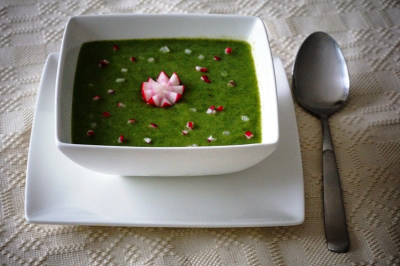 La cuisine de Simona Supa crema de frunze de ridichi. Soupe de fanes