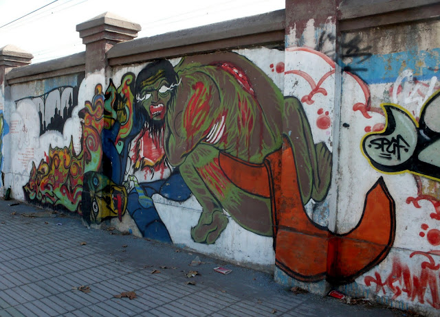 graffiti arte callejero en la calle exposición, santiago de chile