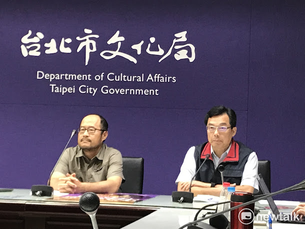 台北市政府文化局長鍾永豐(左)、警察局副局長林順家(右)上午舉行聯合記者會,針對台大校園24日抗議衝突事件,對外公開說明。 台北市政府文化局長鍾永豐(左)、警察局副局長林順家(右)上午舉行聯合記者會,針對台大校園24日抗議衝突事件,對外公開說明。