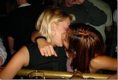 french kissing girls