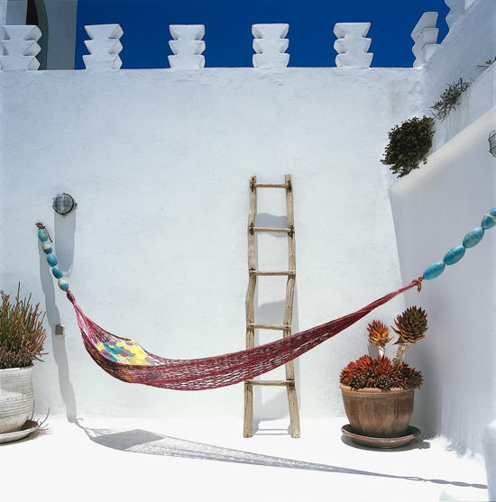 Inspirations and ideas on how to create an ethnic atmosphere at your outdoor space. More at www.myparadissi.com