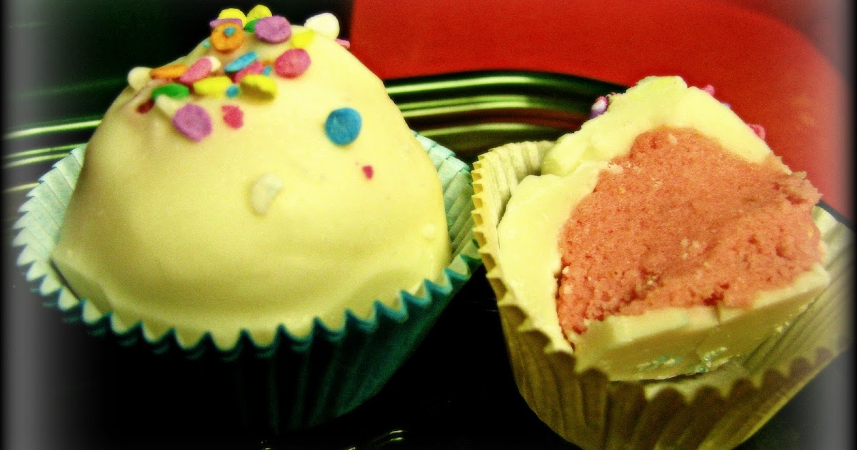 RandomThoughtsfromTN White Chocolate Dipped Strawberry Cake Balls