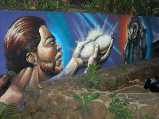 Mural on wall of once-empty lot in Waikiki