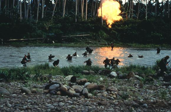 Un combate en el río al borde de la selva. Fotograma del capítulo de la serie de televisión Wildspring "Acorralados en combate".