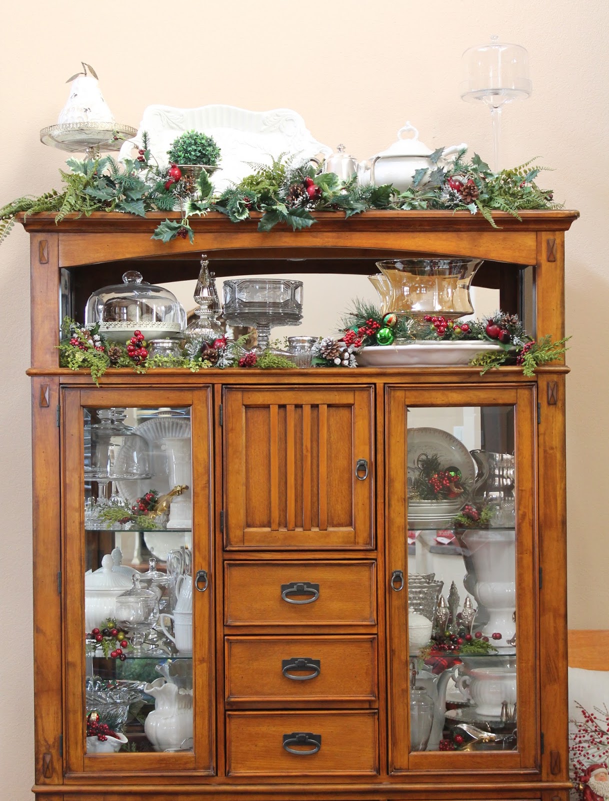 Southern Seazons Christmas hutch 2015