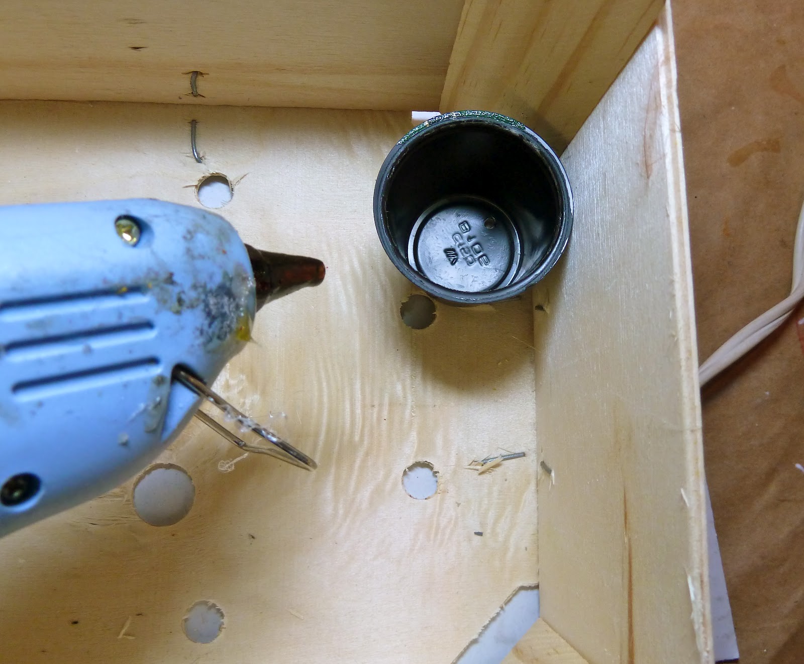 Make it easy crafts Recycled Glue Caddy