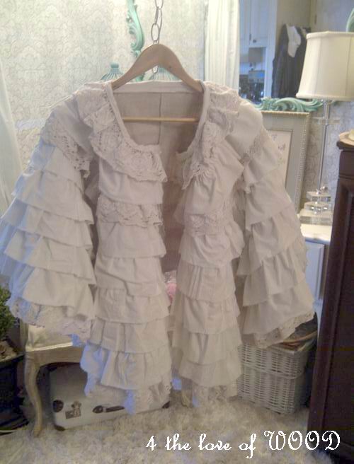 4 the love of wood RUFFLED CHRISTMAS TREE SKIRT linen and lace (no sew)