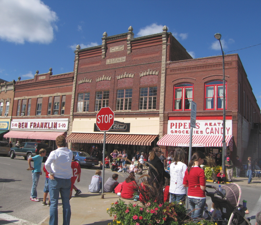 The Lucas Countyan Around the square Part 1