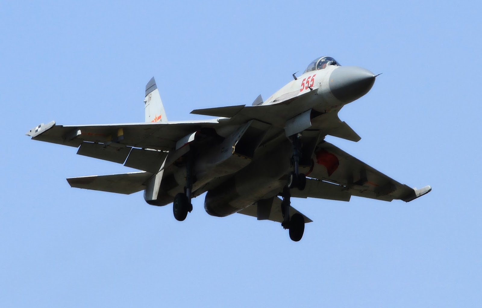 Shenyang J-15 - Página 2 China%E2%80%99s+first+carrier-borne+J15+fighter+jets+were+displayed+for+public+to+see+Wednesday+in+Xi%E2%80%99an+of+northwest+China%E2%80%99s+Shaanxi+Province+(3)