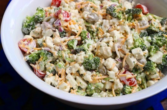 http://www.skinnymom.com/2011/11/22/skinny-broccoli-salad/?_szp=166494