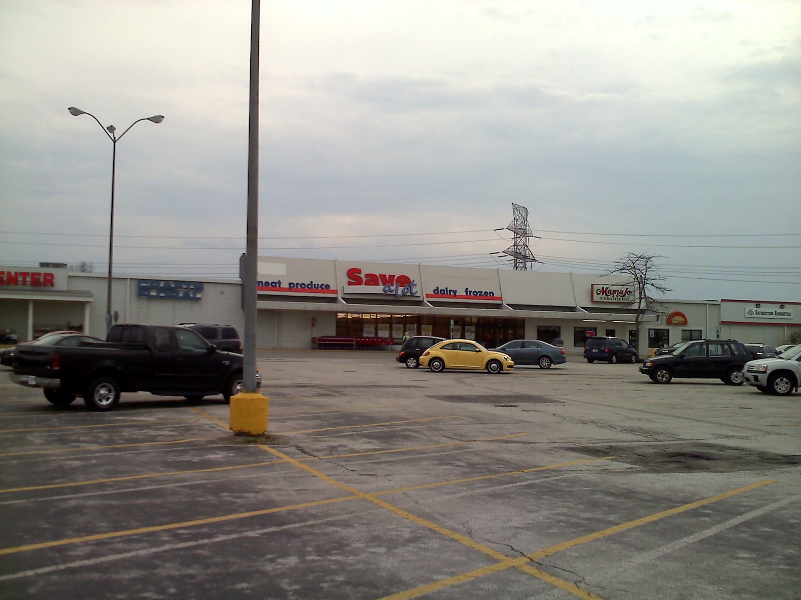 Dead and Dying retail Former Kmart and RiniRego in Amherst, Ohio