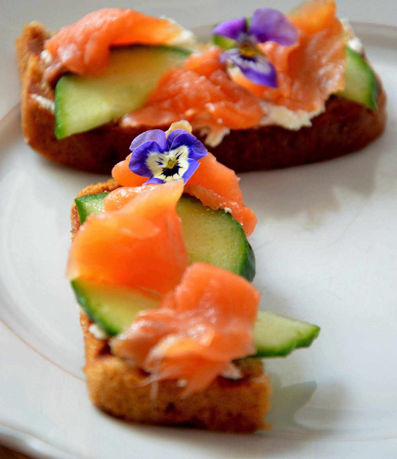 Tosty z kremowym serkiem (z wasabi) i łososiem