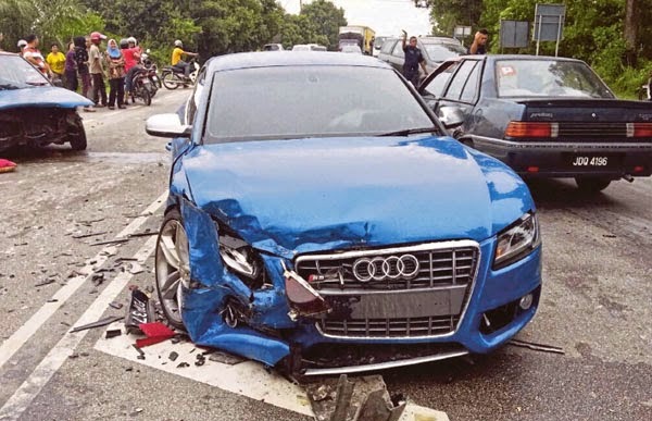 Audi kemalangan Pemandu maut,