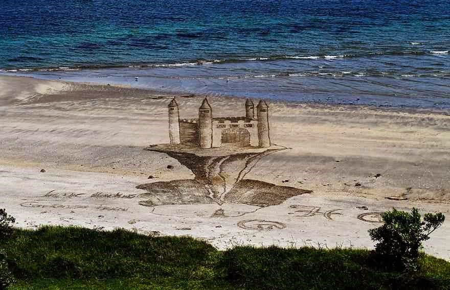  رسومات ساحرة ثلاثية الأبعاد على رمال الشاطئ  Illusionist 3D Sand Art Illusionist+3D+Sand+Art+02