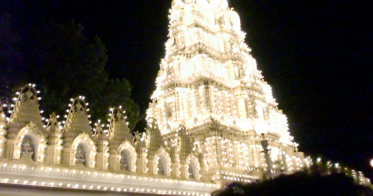 मैसूर का प्रसिद्द दशहरा: Glowing Mysore Palace