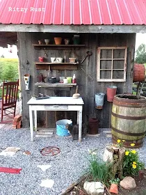 Now this is one little ritzy junk shed.. adorable! By Ritzy Rust, featured on I Love That Junk
