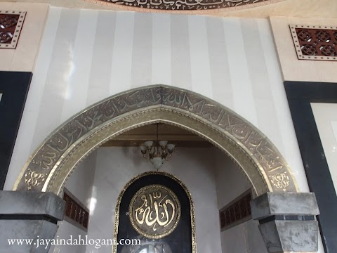 Mihrab Masjid - kerajinan ukir logam tembaga / kuningan