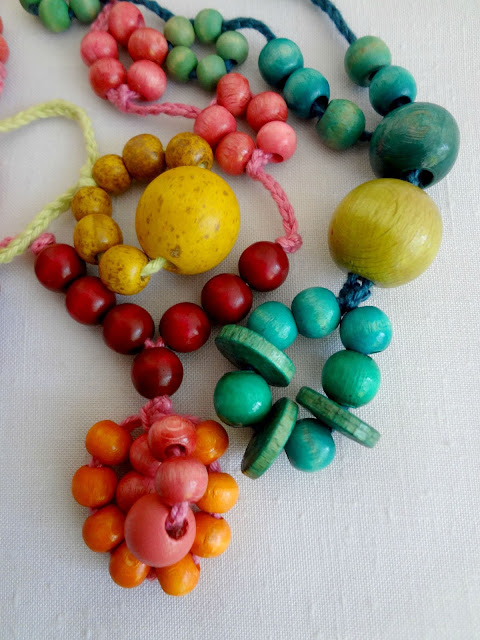 tying and beading necklaces idea