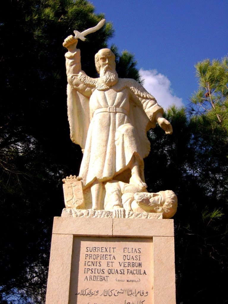 A estátua do profeta Elias mostra o trágico fim da sua disputa com os profetas de Baal no Monte Carmelo.