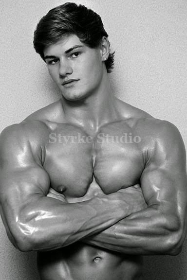 SEARCH AND BUY THIS PRODUCT Daily Bodybuilding Motivation: Now 20 years age - Physique