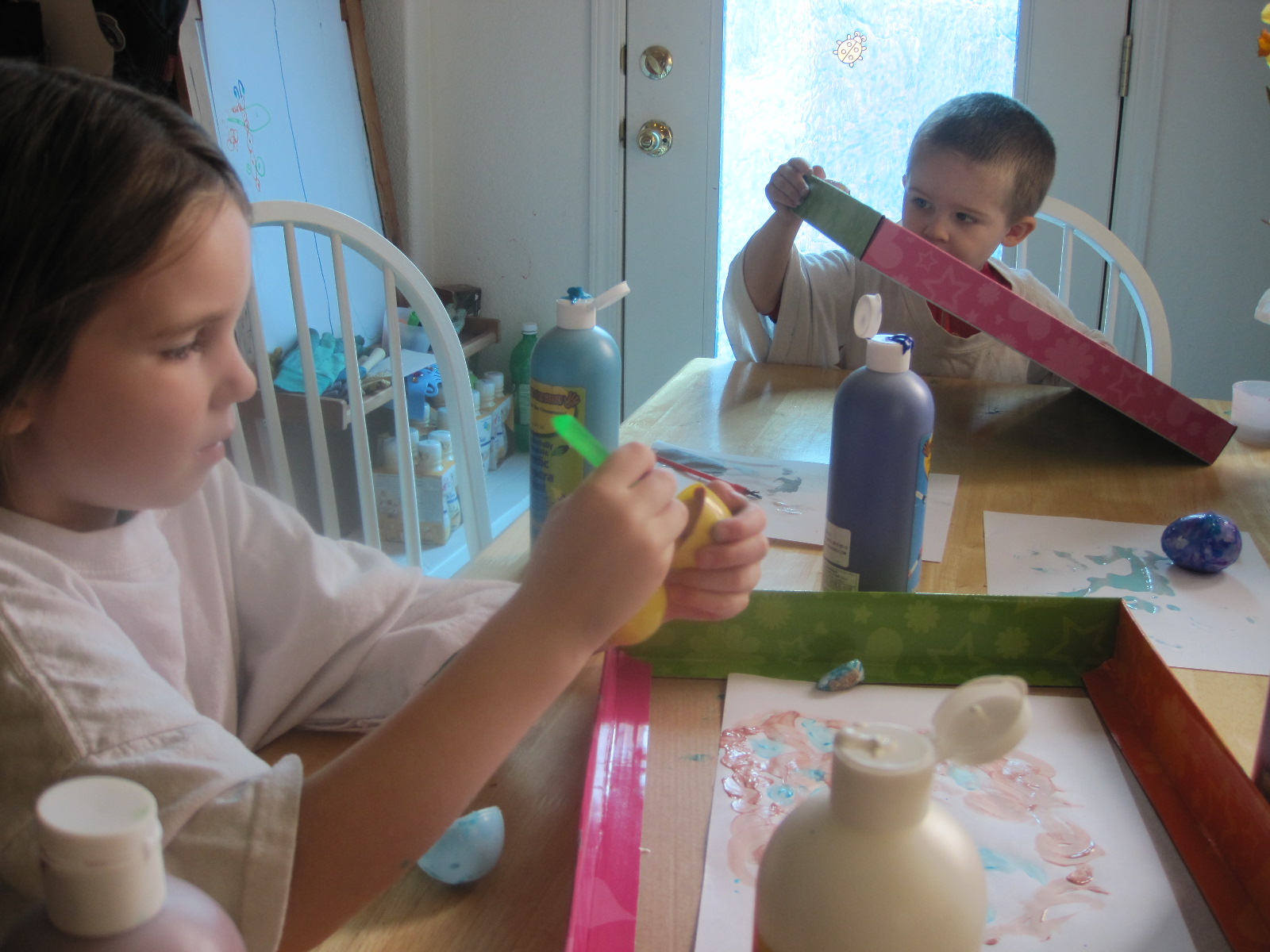 {Ladeladeda} Painting with plastic eggs