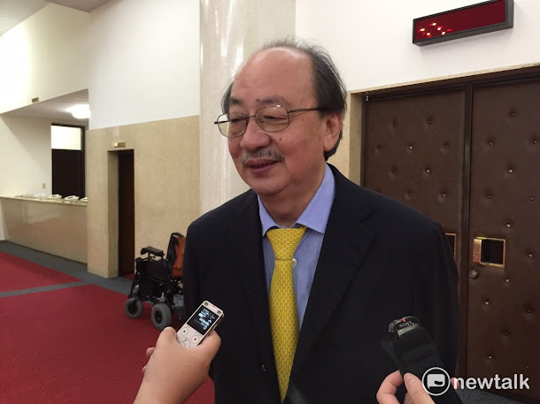 針對台中監獄去函前總統陳水扁,要求未來出家門都要申請一事,民進黨團總召柯建銘16日痛批,這是史上最嚴厲的規定, 針對台中監獄去函前總統陳水扁,要求未來出家門都要申請一事,民進黨團總召柯建銘16日痛批,這是史上最嚴厲的規定,