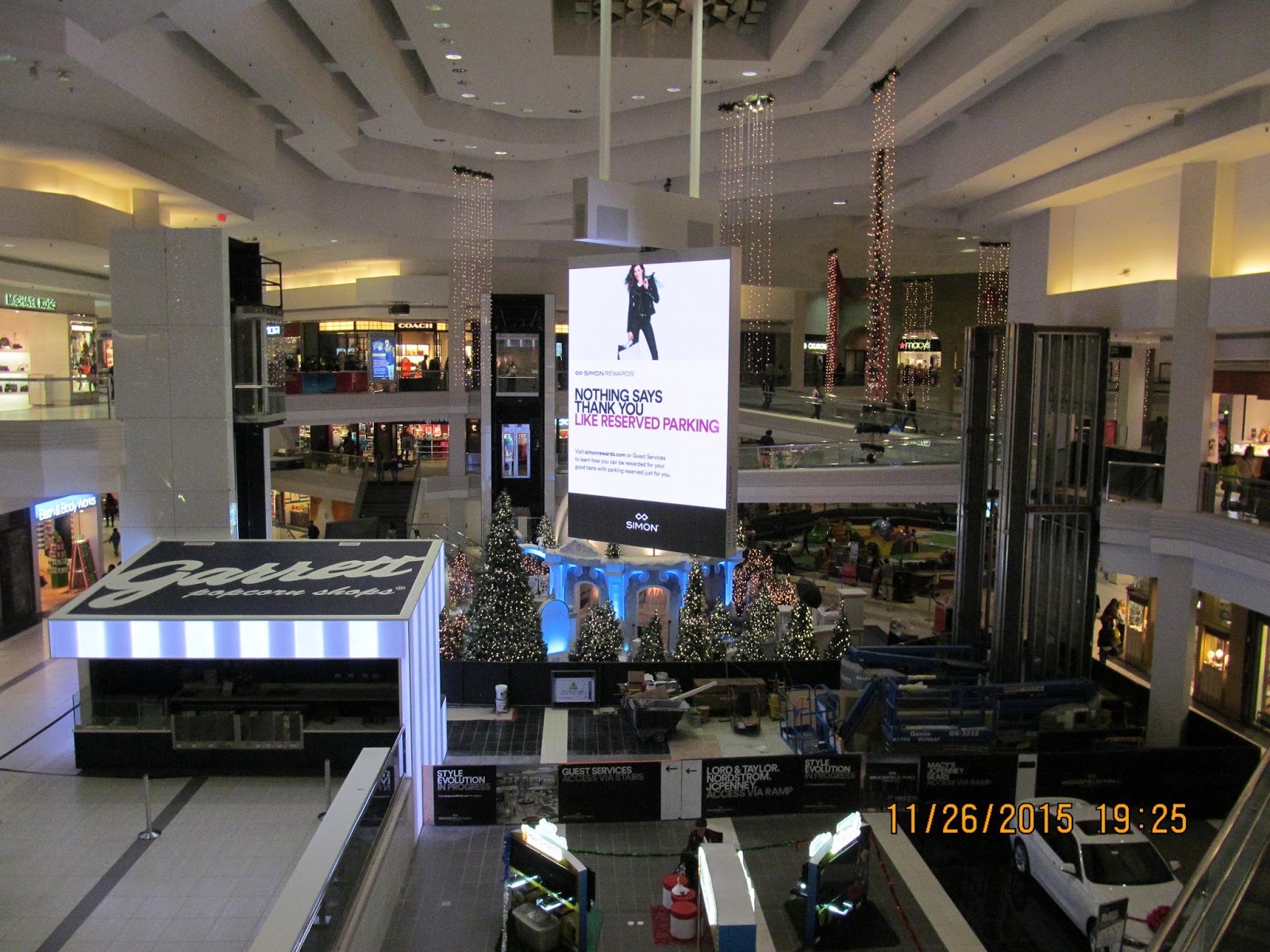 Trip to the Mall Christmas at Woodfield Mall 2015!