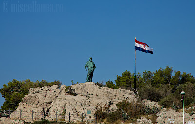 Makarska statue