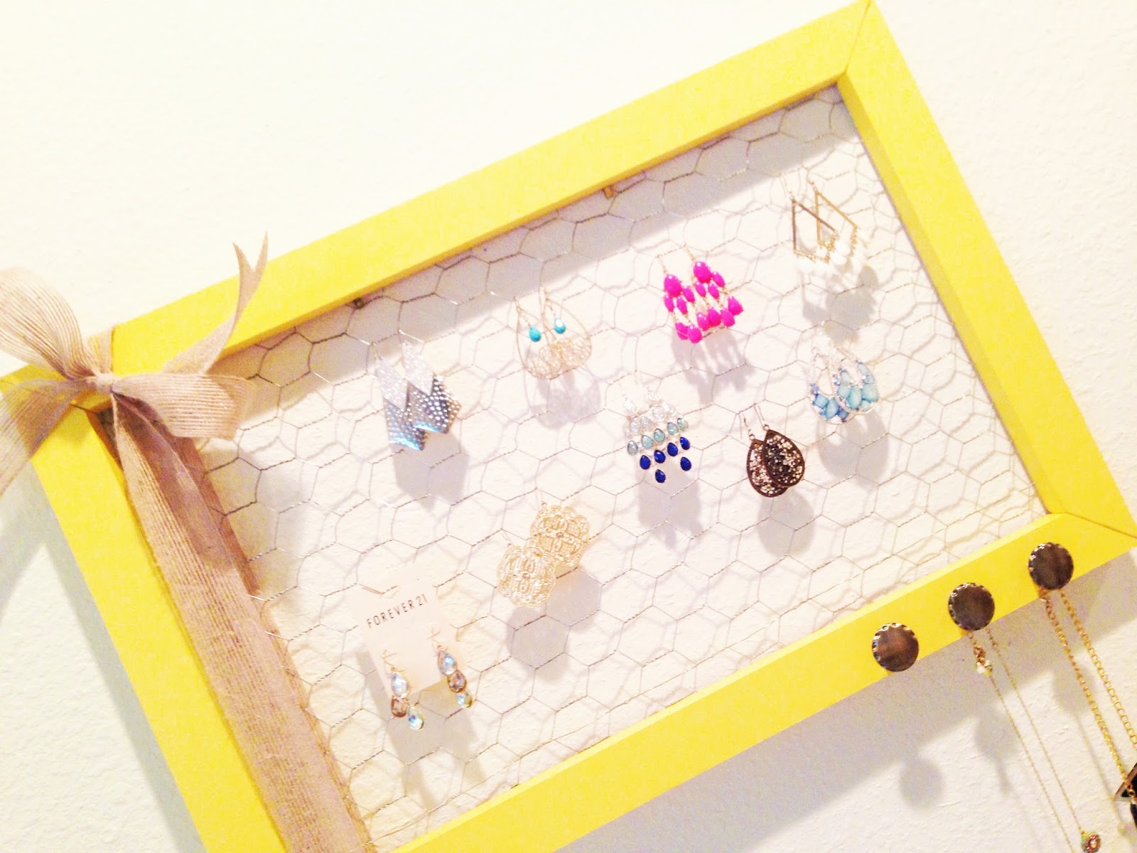 Designs by Latisha Yoast DIY Chicken Wire Jewelry Holder