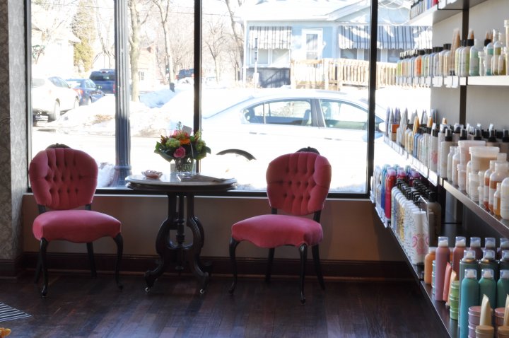 Le Petit Connaisseur De La Mode The Beauty Room Twiggs Salon Named