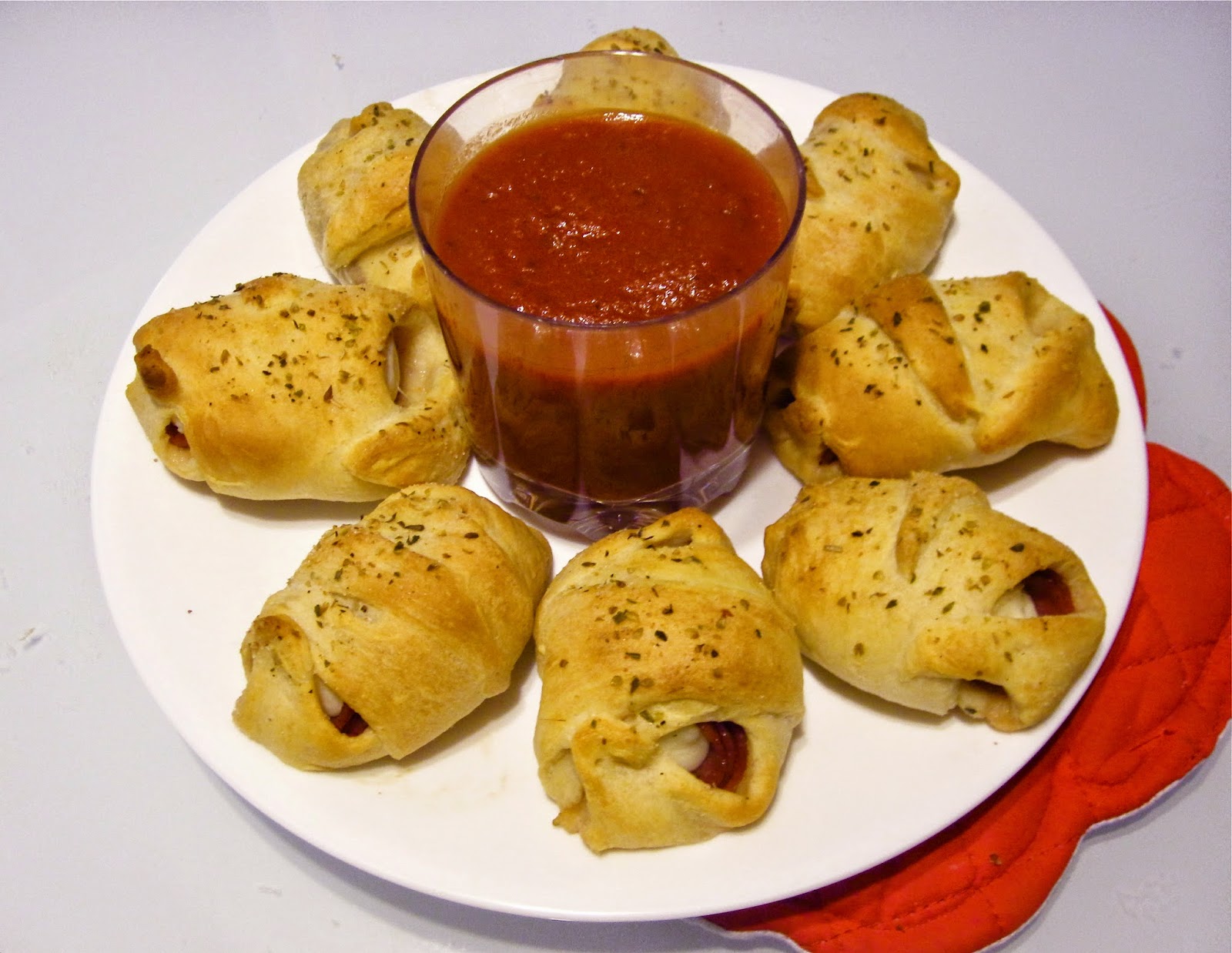 Pepperoni Pizza Crescent Rolls (with low fat version!) The Lindsay Ann