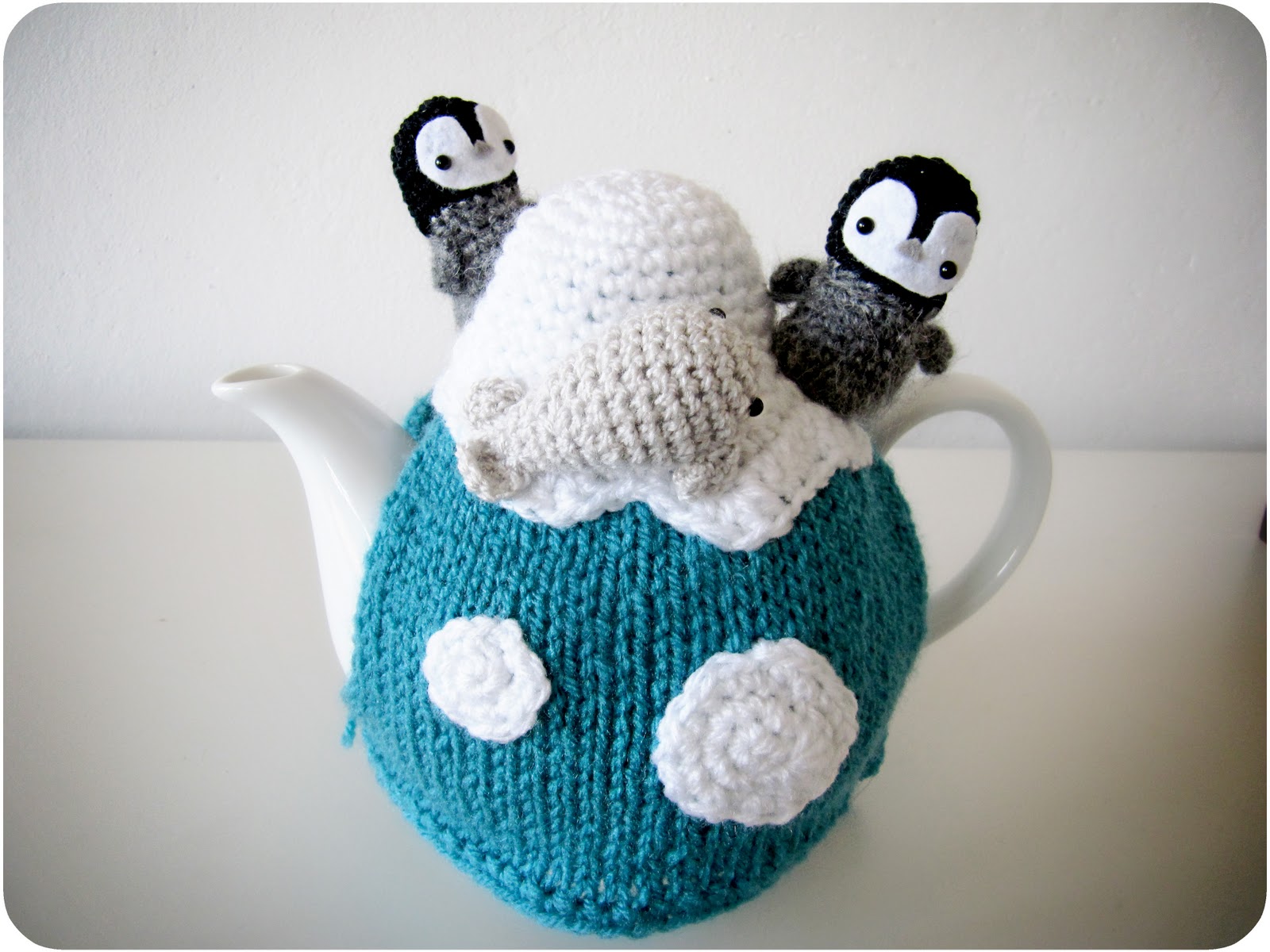 Crea in the City Polar tea cozy