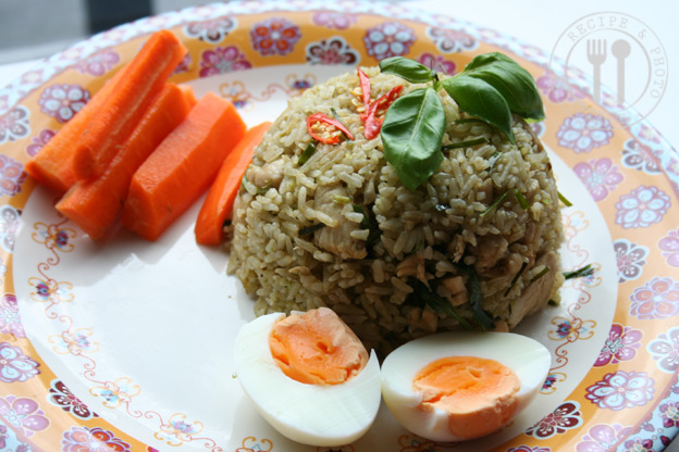 Gebakken rijst met Groene curry pasta en kipfilet : Khaow Phad Khaeng Khieaw Waan Kai