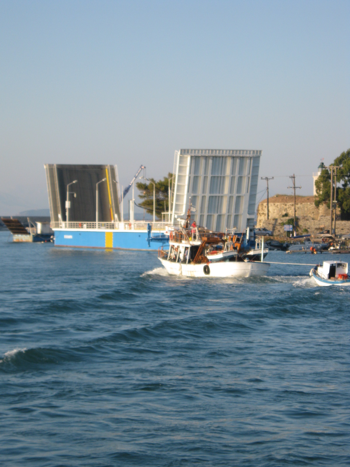 Τα θαλασσινά.... πλωτη γεφυρα 