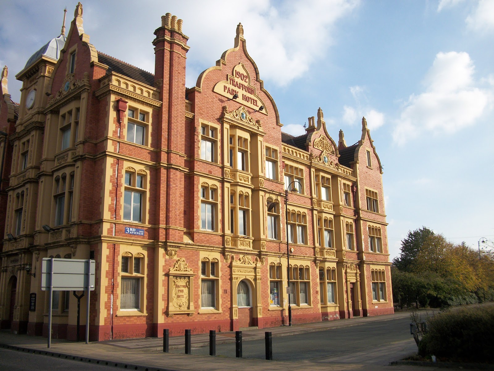 Pubs of Manchester Trafford Park Hotel, Ashburton Road / Village Way