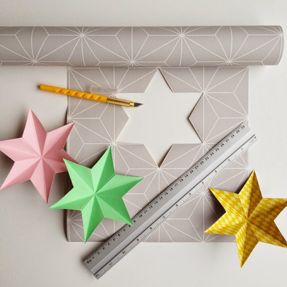 oker DIY Xmas STARS with IKEA bråkig wallpaper
