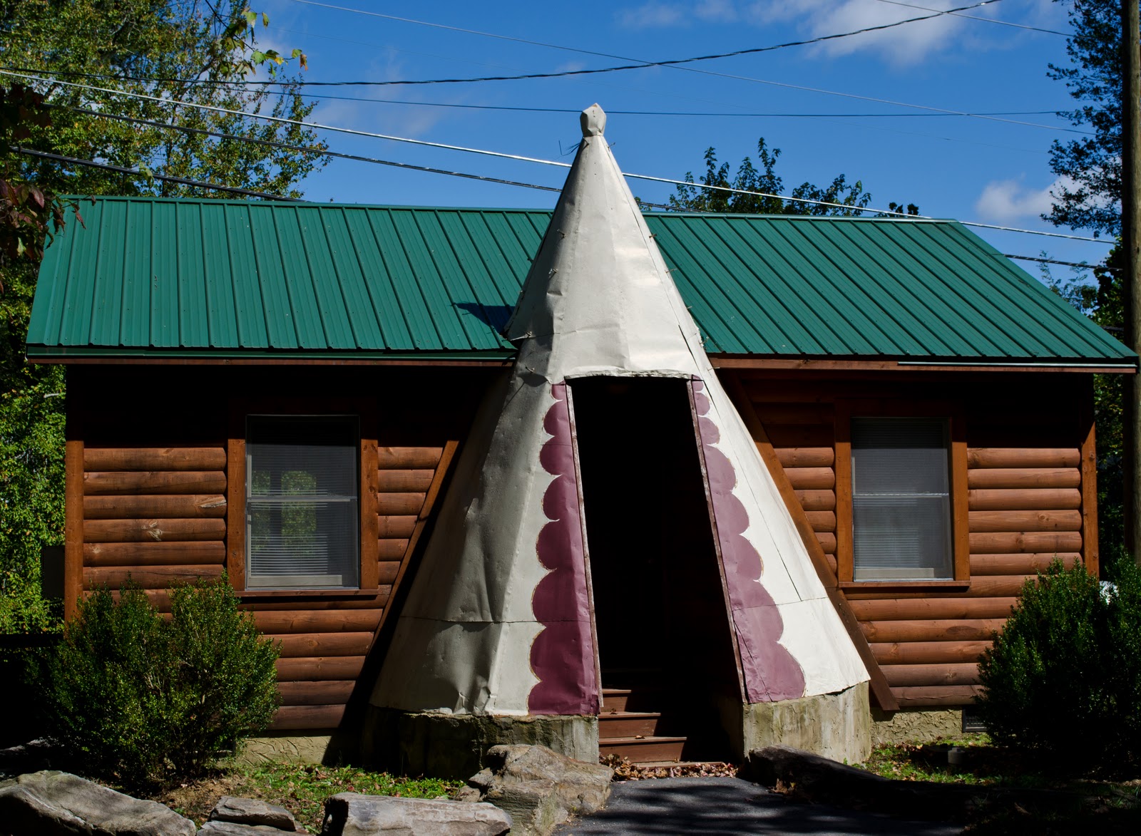 Motor Lodge Mac's Indian Village Cabins, Cherokee