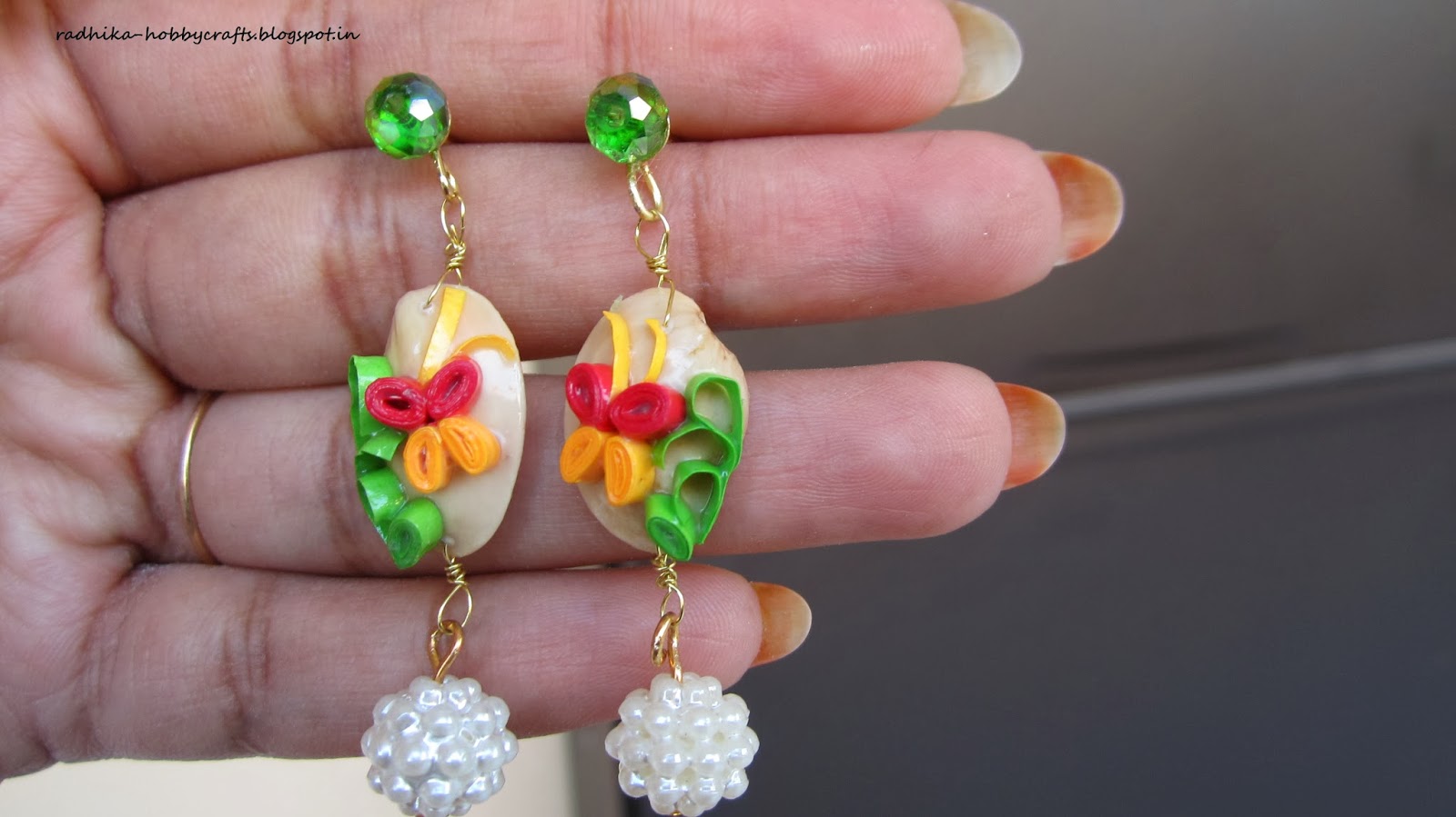 Hobby Crafts ) Quilled pistachio shell earrings