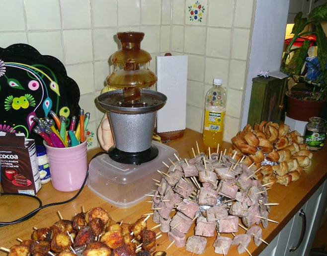 Biff's Kitchen Yes. It is a Gravy Fountain.