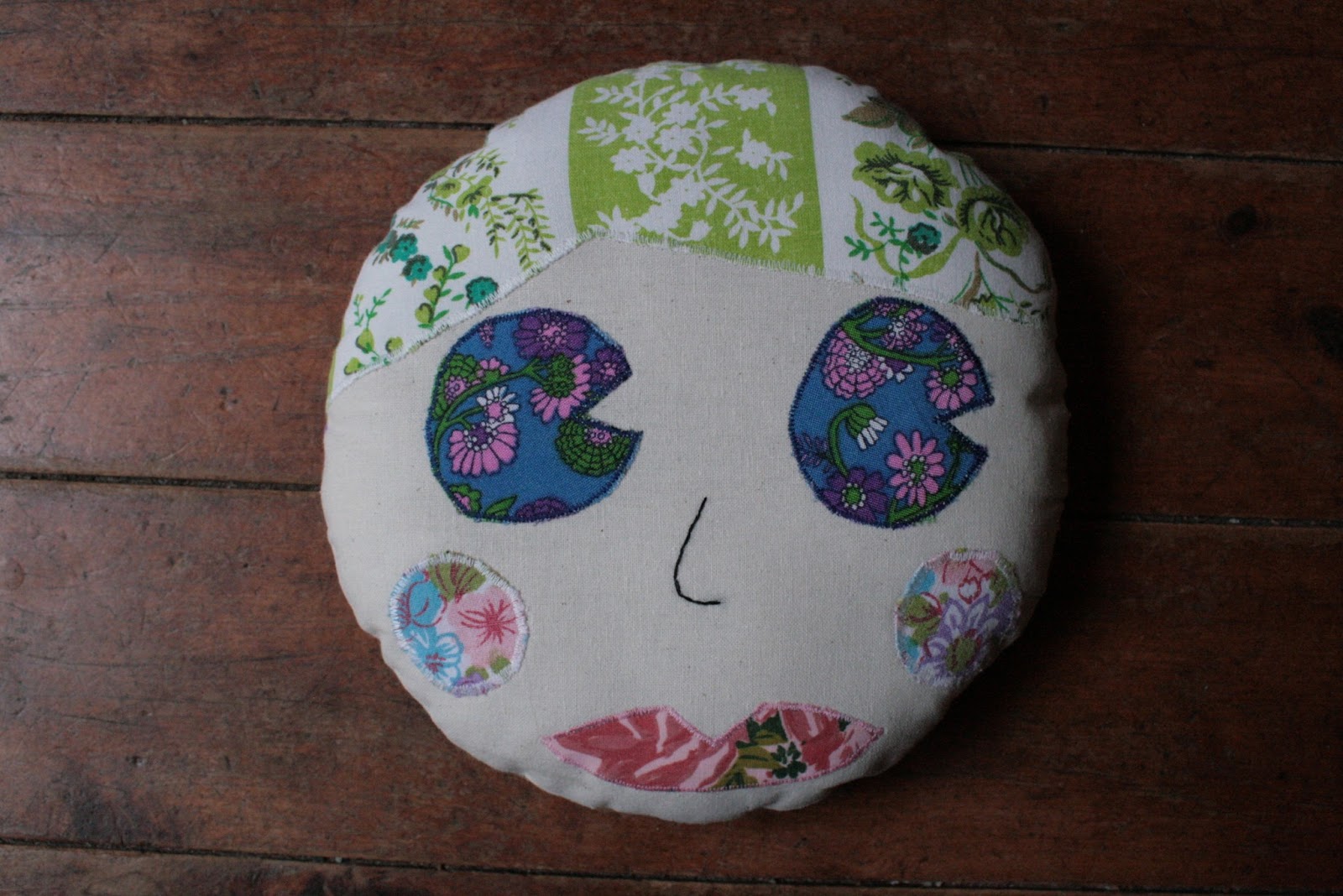 Amelie and Atticus Vintage Doll Face Cushion Tutorial